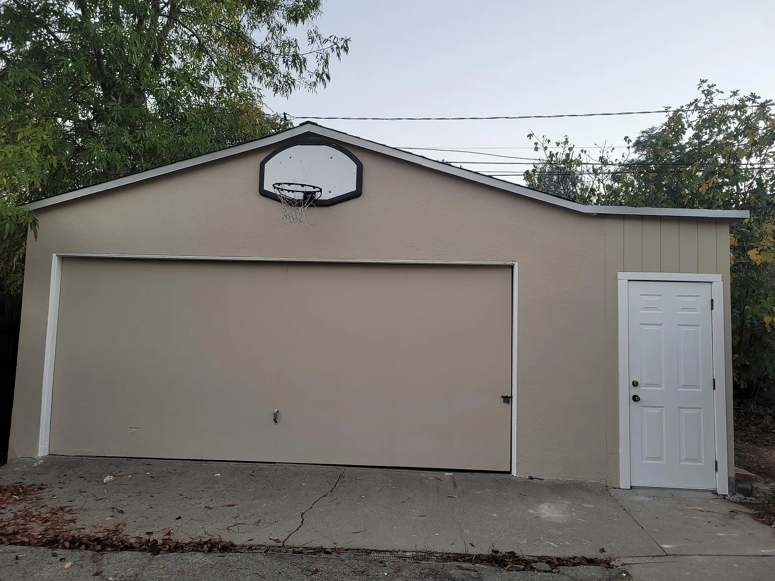 4 bed, 1904 sqft, $5,800 — Photo 3