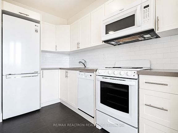 5th image of 666 Spadina Ave #615