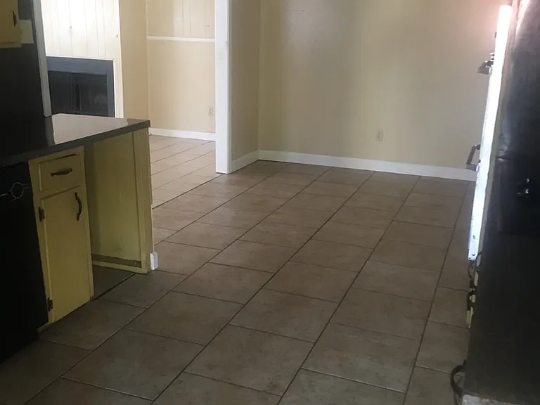 9439 Poinsetta Dr — Photo 2