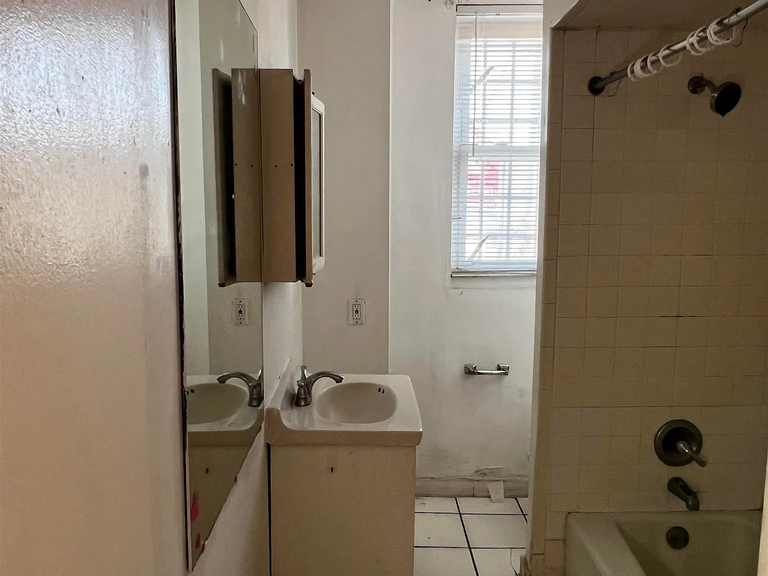 1 bed, 1.0 bath, $1,200 — Photo 2