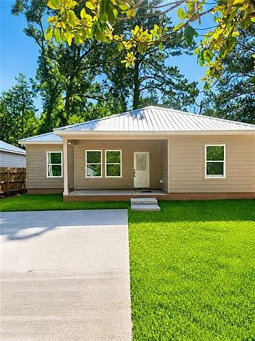 1419 N Hosmer St — Photo 1