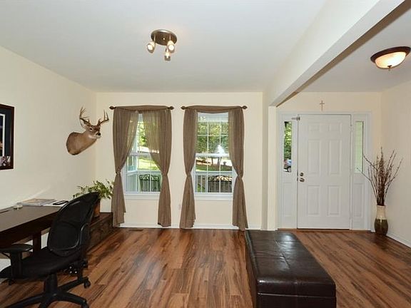 5th image of 378 Fairfax Ct