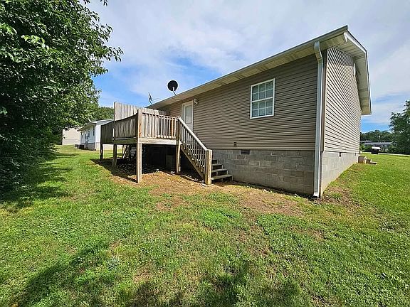 3rd image of 1105 Thompson Dr