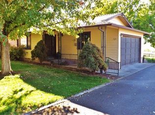 725 S Valley View Rd, Ashland, OR 97520