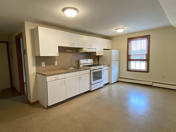 4th image of 25 Bartlett St #6