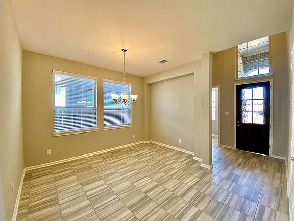 4th image of 2511 Amethyst Isle Ln