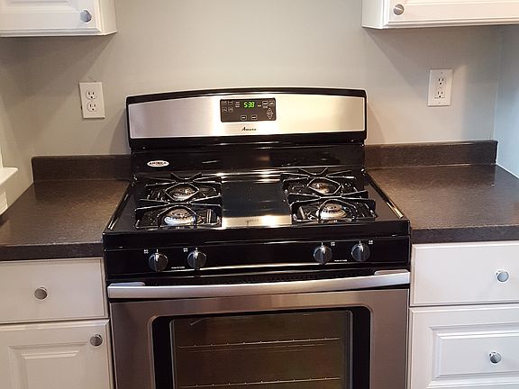 3rd image of 202 Anderson Pl APT 1