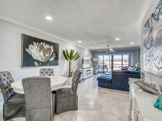 2 bed, 2.0 bath, 1121 sqft, $4,000 — Photo 2