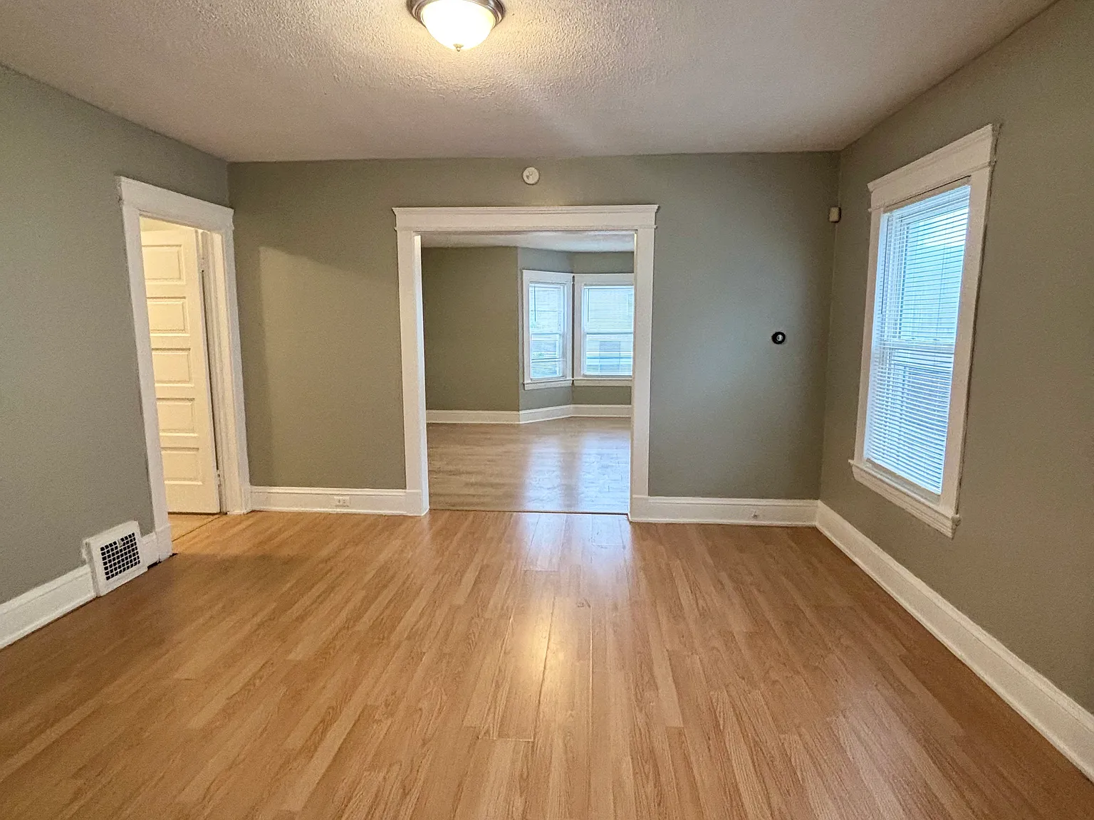 4 bed, $1,450 — Photo 2