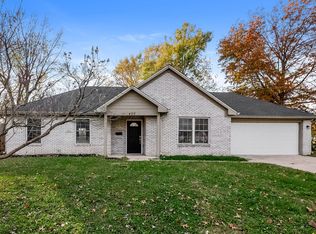 450 Southgate Dr, Greenwood, IN 46143