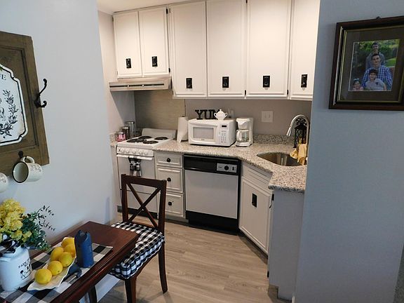 3rd image of 223 Lakeside Villa #C