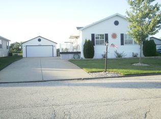 10636 W Silver Lake Dr, Frankfort, IL 60423