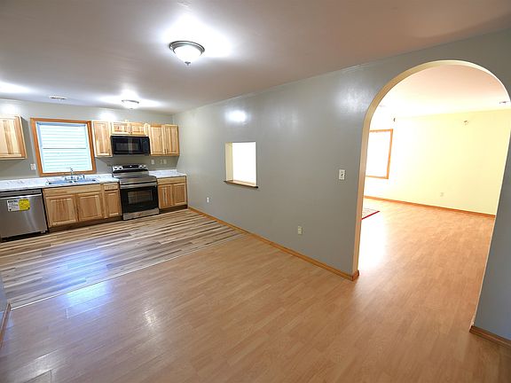 3rd image of 82 Hickok Street