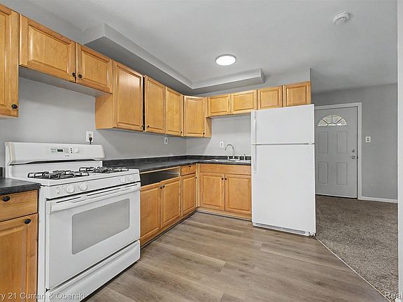5th image of 1432 Charter St
