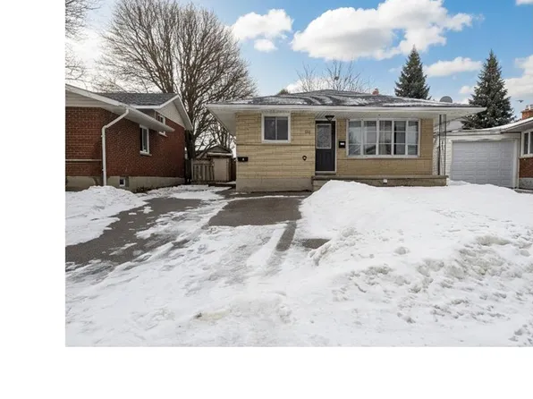 61 Bosworth Cres, Kitchener, ON N2E 1Y9