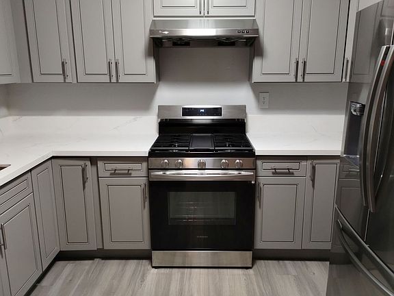 5th image of 729 E Grand Ave #H