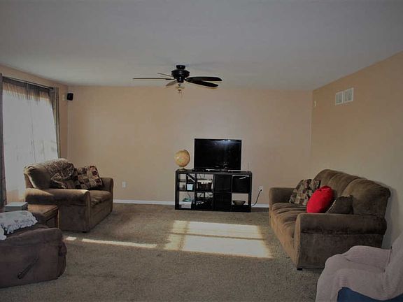 2nd image of 1719 Samantha Ln