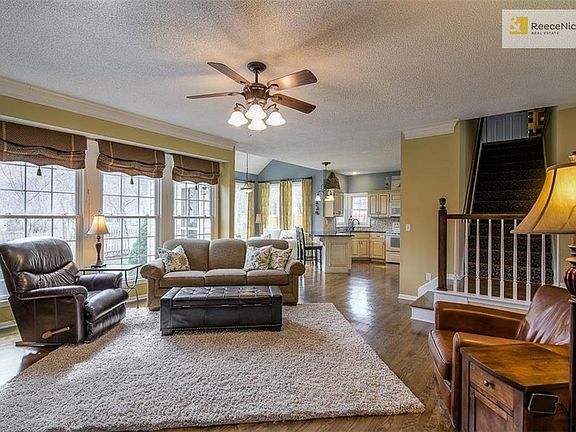 Loads of light and shiny hardwoods!