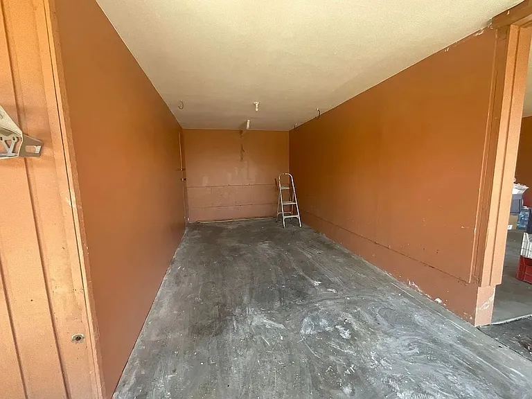 2161 Eastview Pl — Photo 3