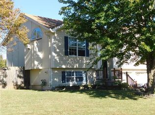 405 Allendale Ct, Greenwood, MO 64034