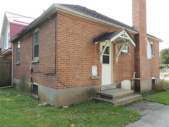 3rd image of 151 Countess St N