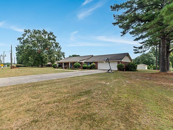 3rd image of 28 Stonefield Dr