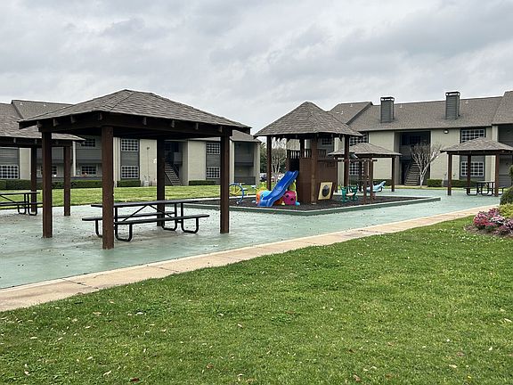 3rd image of 1501 Tennis Dr #1404