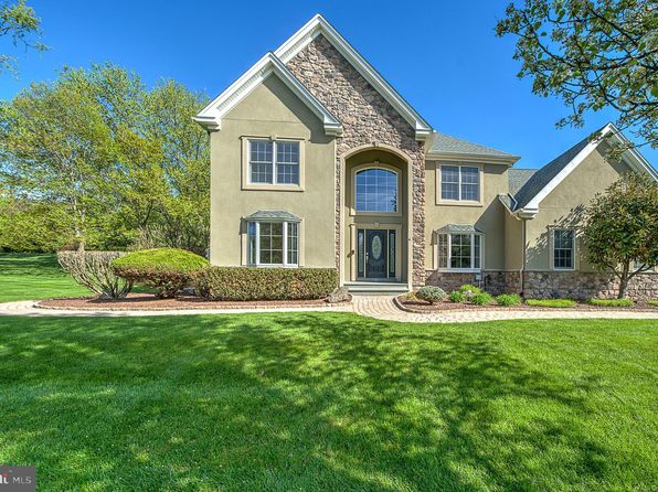 82 Parkside Dr, New Hope, PA 18938
