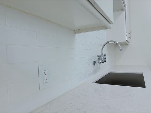 4th image of 658 Ivy St APT 2