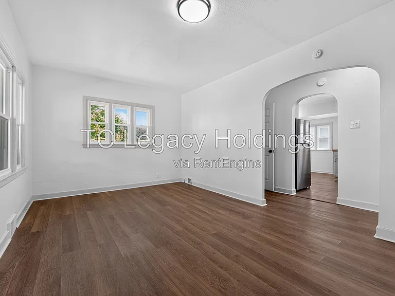 300 Ash Ave — Photo 9