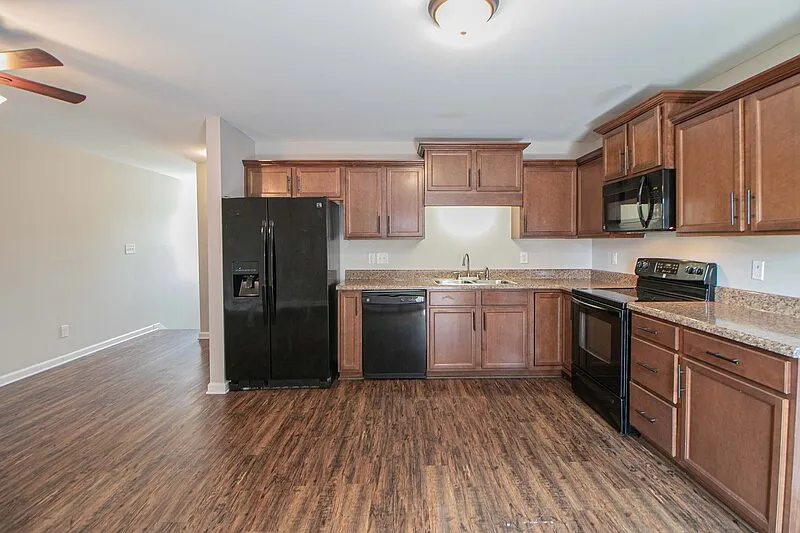 3 bed, 2.0 bath, 1170 sqft, $1,230 — Photo 4