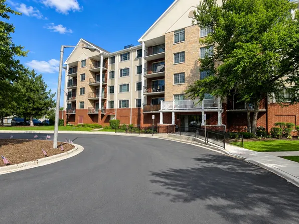 2301 Oakmont Way Unit 502, Darien, IL 60561