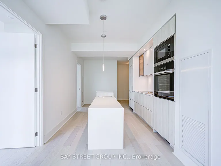11 Yorkville Ave #2312 — Photo 20