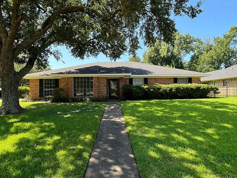 601 Rock Hollow Dr — Photo 1