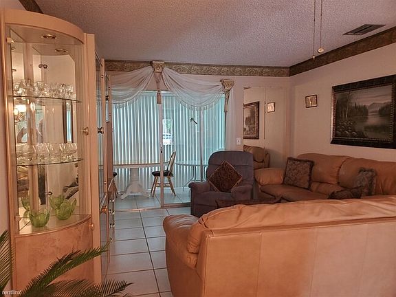 5th image of 2604 Woodgate Ln