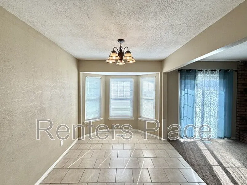 3 bed, 2.0 bath, 1408 sqft, $1,495 — Photo 4