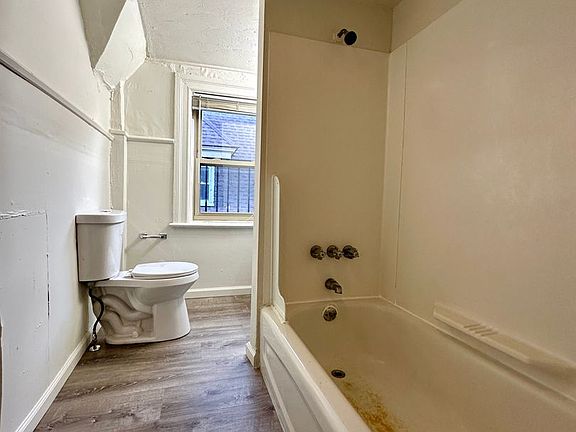 3rd image of 366 S Negley Ave APT 6