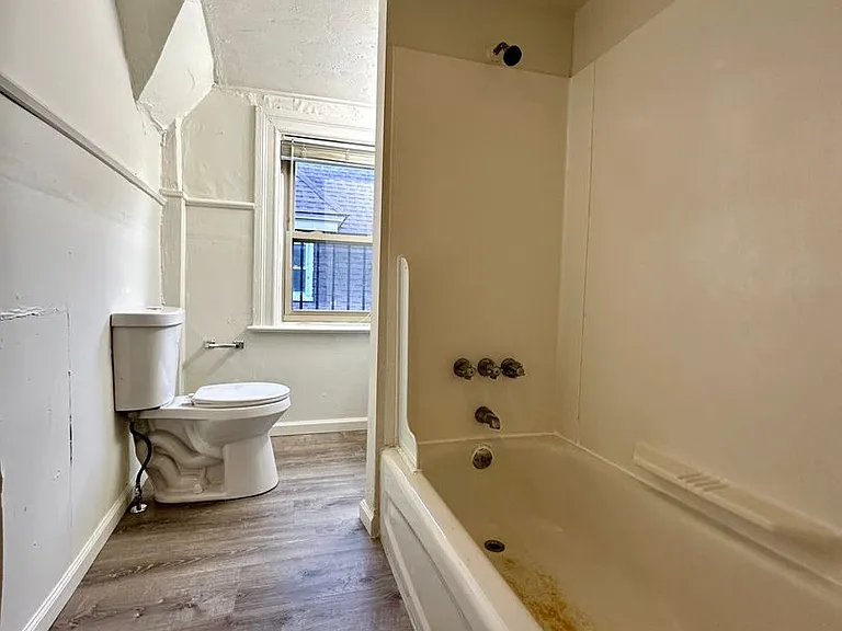 366 S Negley Ave — Photo 12