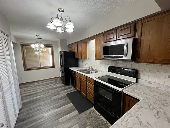 3rd image of 7484 Colosseum Dr #9