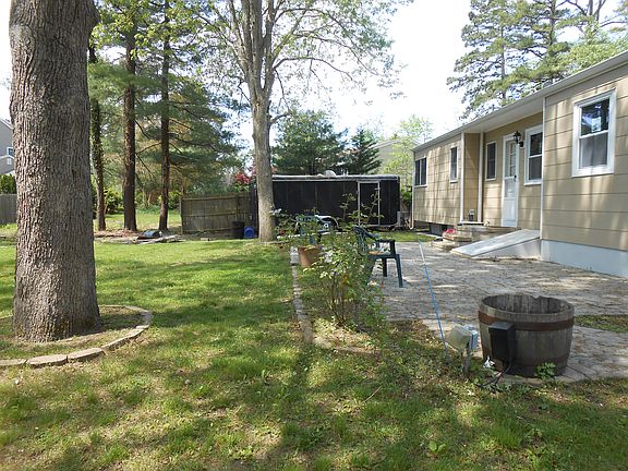 5th image of 31 Williamsburg Dr