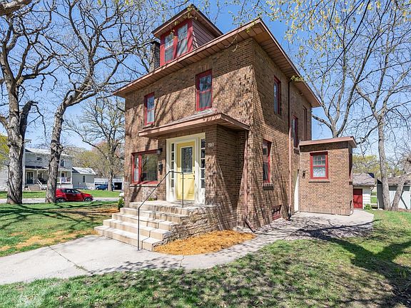 2nd image of 701 Elm Ave E