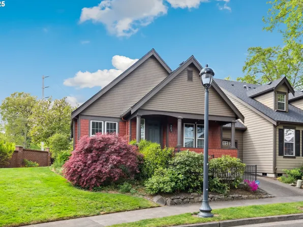 703 NE 70th Ave, Hillsboro, OR 97124