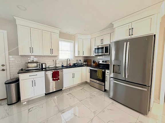 3rd image of 12-14 Ledward Ave #A