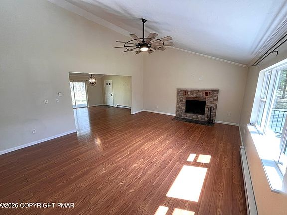 5th image of 31 Hemlock Dr
