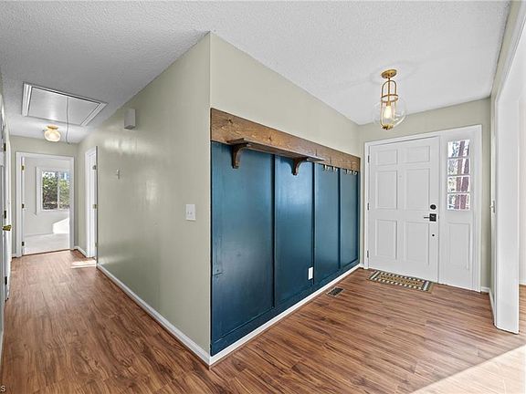 3rd image of 402 Eva Ln