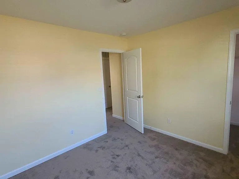 933 Capetown Ln — Photo 7