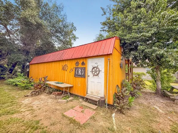 518 Chipola Ave, Wewahitchka, FL 32465
