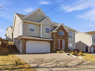 41 Lakeridge Cres, Cole Harbour, NS B2V 2V2