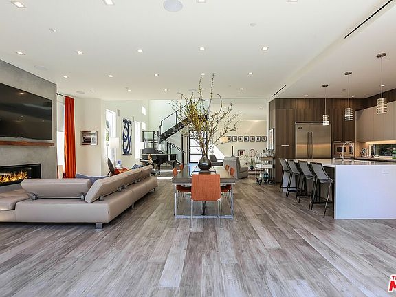 4th image of 912 N Crescent Heights Blvd