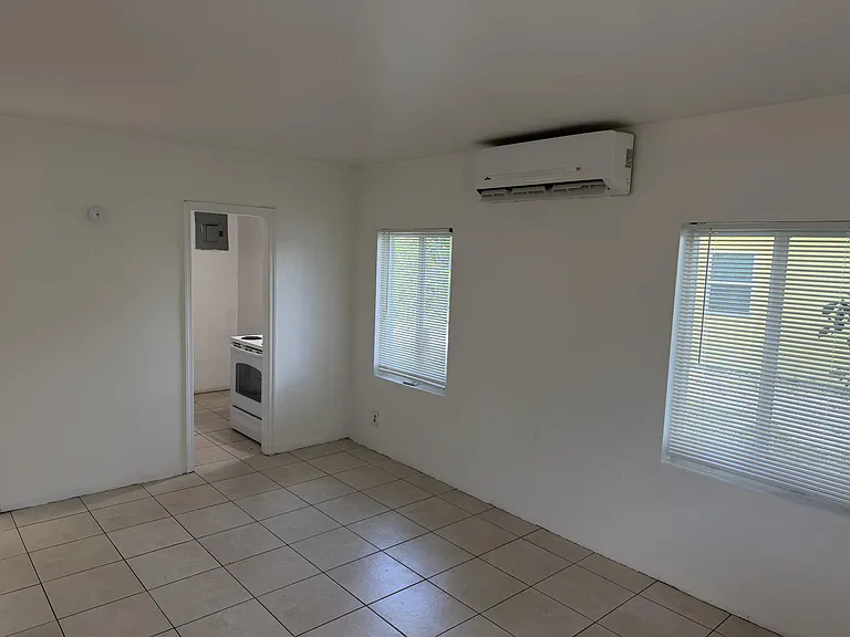 1444 NW 4th St — Photo 4